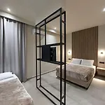 Rea's Luxury * Stoúpa