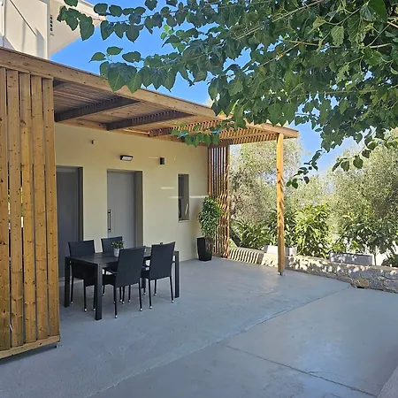 Rea's Luxury Appartement Stoúpa