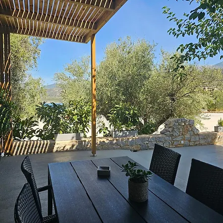 Rea's Luxury * Stoúpa