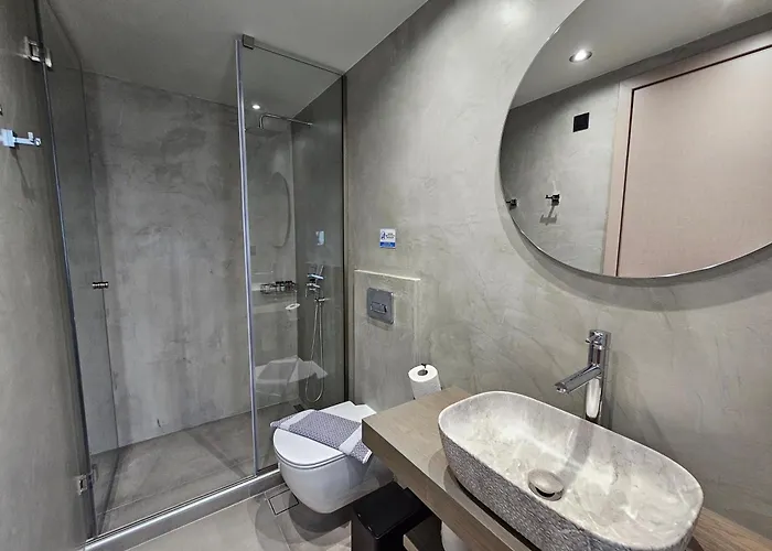 Rea's Luxury * Stoúpa