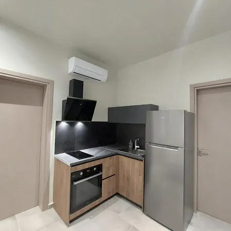 Rea's Luxury * Stoúpa