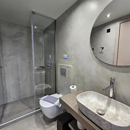 Rea's Luxury * Stoúpa