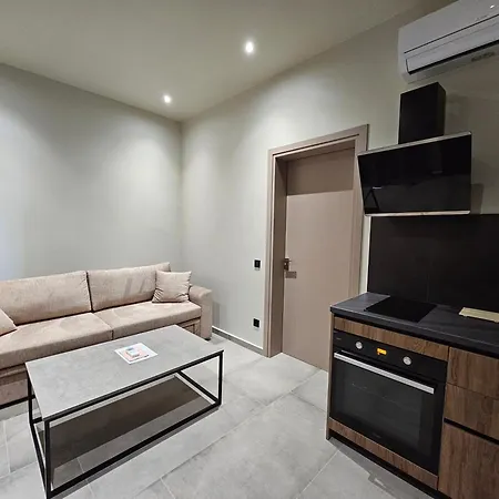 Rea's Luxury * Stoúpa