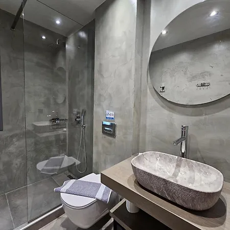 Rea's Luxury * Stoúpa