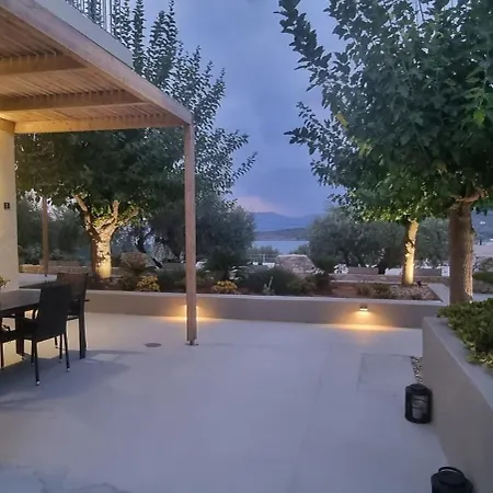 Appartamento Rea's Luxury Stoúpa