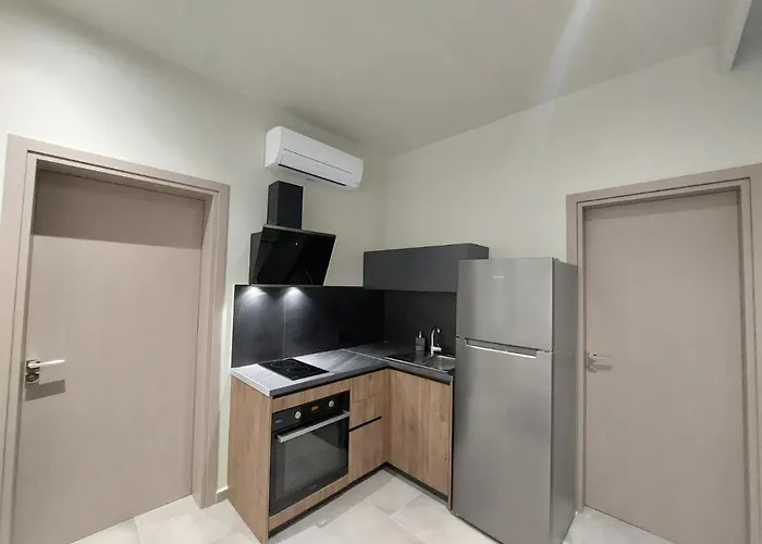 Rea's Luxury * Stoúpa