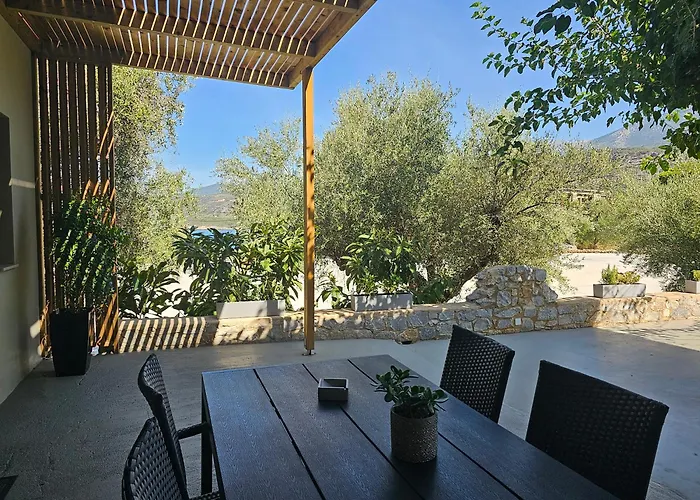 Rea's Luxury * Stoúpa